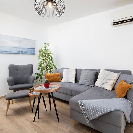Top Floor Sunset Apartment プーラ エクステリア 写真