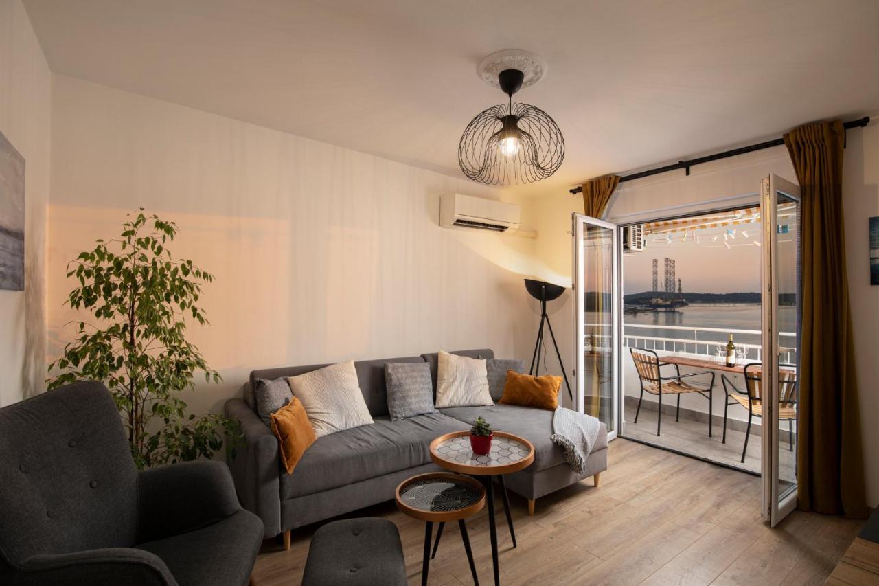 Top Floor Sunset Apartment プーラ エクステリア 写真