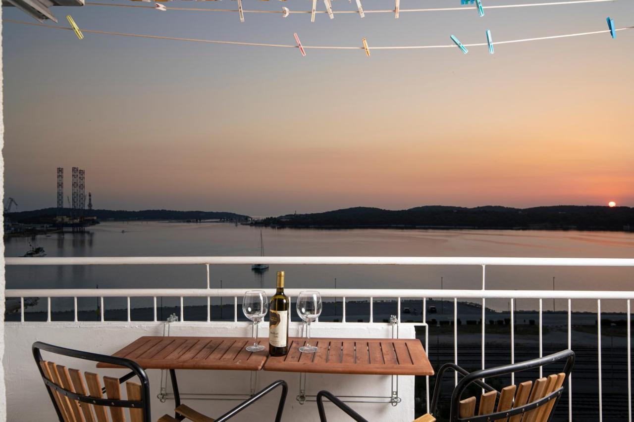 Top Floor Sunset Apartment プーラ エクステリア 写真